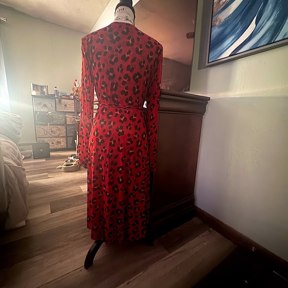 NWOT Cabi Viviene Siren Wrap Dress Size M #5771 Red leopard Print Dress - Picture 10 of 15